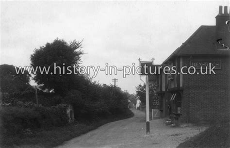 Street Scenes Great Britain England Essex Little Chesterford The Crown And Street Lt