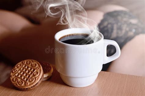 Erotische Kaffeepause Kaffee Und Kekse Mit Einem Schattenbild Eines