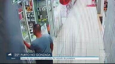 Jornal Tribuna Edi O Homem Furta Celular Em Prateleira De