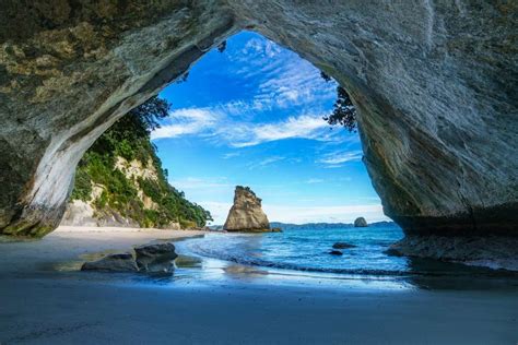 Guide to Cathedral Cove in New Zealand 【The amazing beach】