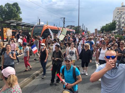 Le Mans Personnes Manifestent Contre Le Passe Sanitaire Le Mans