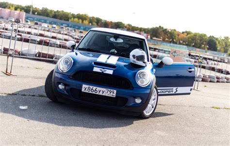 Выбор Mini из кучи Mini MINI Cooper S Mk II 1 6 л 2007 года