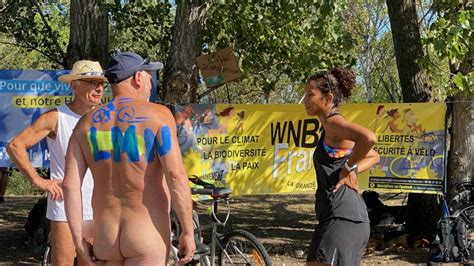 En images La World Naked Bike Ride a fait étape entre Miribel Jonage