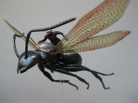 DeSMOnd Collection Hot Toys Ant Man On Flying Ant Miniature Collectible