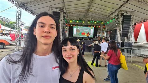 Dança folclórica fotografia e muita música para embalar o último final