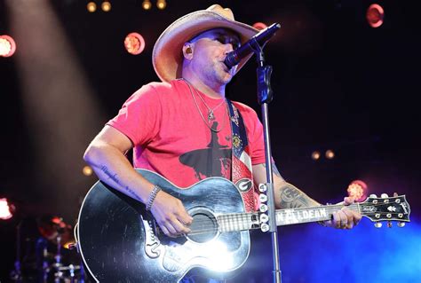 Jason Aldean S Try That In A Small Town Soars In Sales And Streams