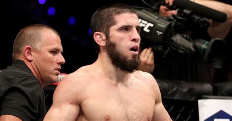 Islam Makhachev renonce au combat contre Charles Oliviera et dévoile le