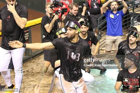 Arizona Diamondbacks players celebrate their playoff birth in the ...