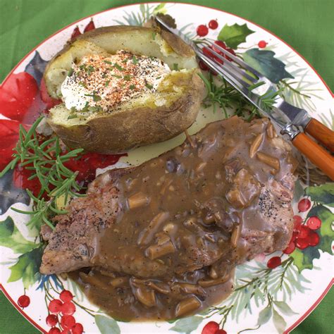 Steak with Porcini Mushroom Gravy – Palatable Pastime Palatable Pastime