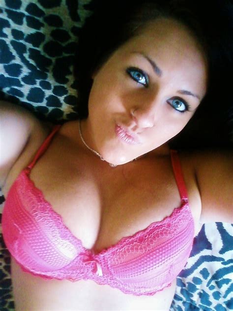 Playful Amateur Teen Roxy Flaunts Her Deep Cleavage In Enticing Selfies CoedCherry