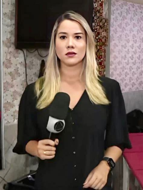 Rep Rter Daniela Mazzei Se Pronuncia Em Rede Social Ap S Demiss O