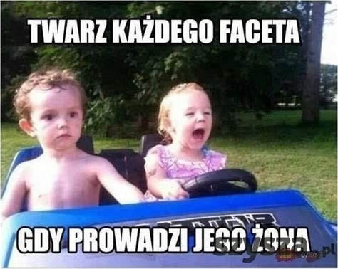 Zobacz jak wygląda twarz faceta kiedy jego żona prowadzi samochód