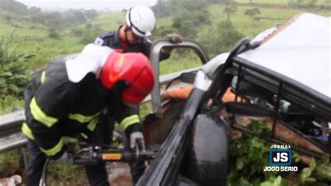 Dois Homens Morrem Em Violenta Colis O Na Estrada Guaxup S O Pedro