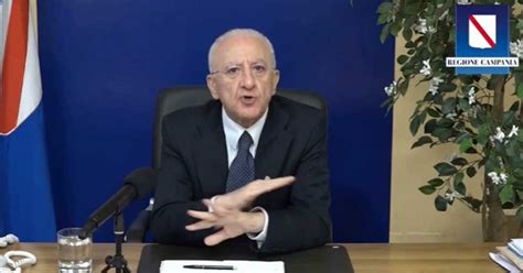 De Luca Di Nuovo Contro Il Governo Immagine Di Draghi Che Difende