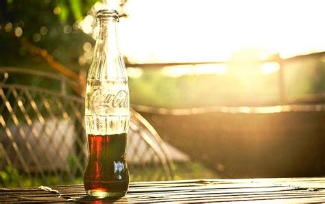 Foto Esto Sucede Al Dejar Una Botella De Coca Cola Al Sol Durante Un