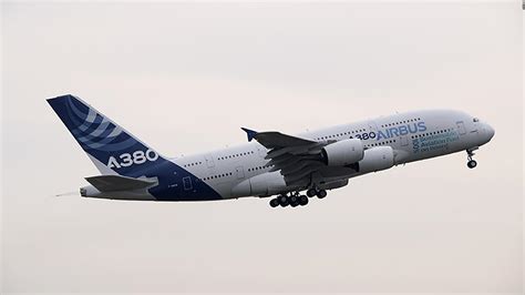 Regresa a los cielos el superjumbo A380 el avión de pasajeros más