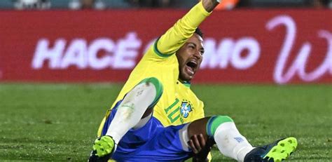 Neymar sofre ruptura do ligamento do joelho e passará por cirurgia