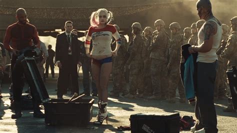 Harley Quinn's Classic Jester Suit Spotted in Suicide Squad Trailer ...