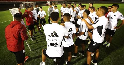 Selecci N Peruana Reconoci El Campo Del Estadio Antonio Aranda Previo