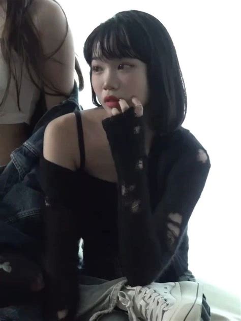 Pin On Kim Chaewon Style Kpop Goth