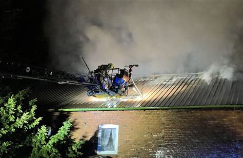 Großbrand auf landwirtschaftlichem Betrieb Stallungen in Flammen