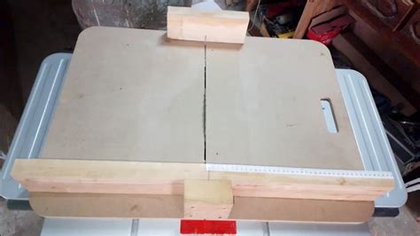 كيف تصنع منزلق لمنشار الطاولة How To Make A Simple Crosscut Sled For Table Saw Youtube