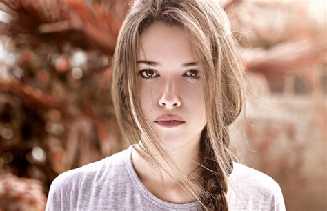 Looking At Viewer Group Of Women Braids Women Ona Morgan Brunette