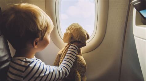 Voyager en avion avec ses enfants commet bien se préparer en