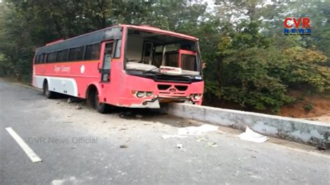 TSRTC Bus Hits Culvert At Mangapet Jayashankar Bhupalpally CVR News