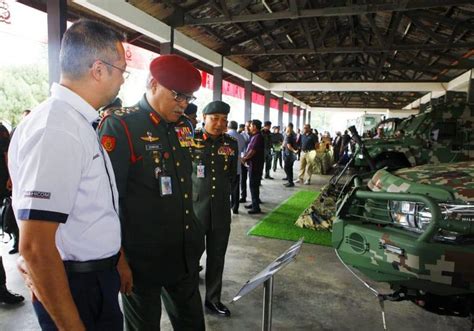 Tentera Darat Terima Penyerahan Pelbagai Jenis Kenderaan Senjata