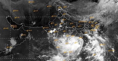 Heavy Rain Lashes Kerala Yellow Alert In 11 Districts Kerala News