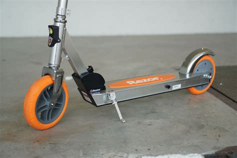 Review Razor Icon Electric Scooter Is A Budget Priced Nostalgic Ride