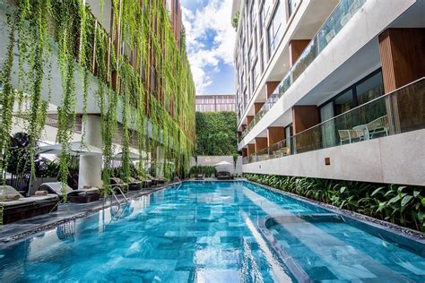 NOH Pool Bar | Enjoy the excellent green space with a cool green ...