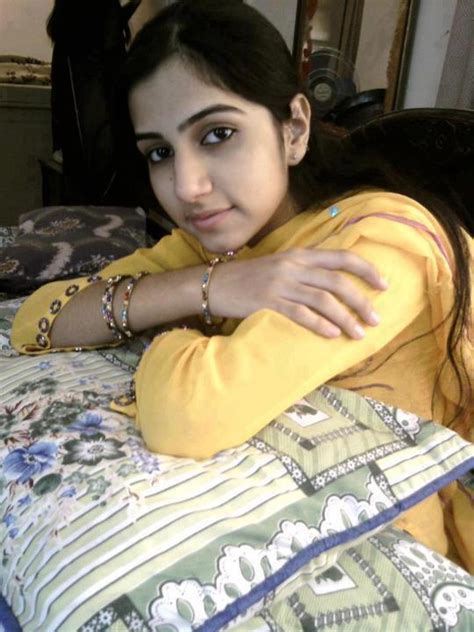 Bollwood Hungama Indian Desi College Girl Pics Still 2013