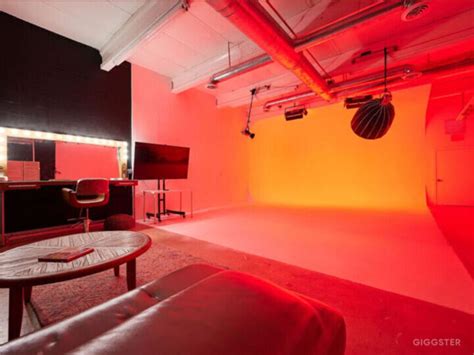 Cyclorama Photo Video Studio Design District Rent This Location On