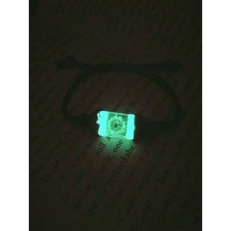 Jual Gelang Resin Edelweis Glow In The Dark Shopee Indonesia