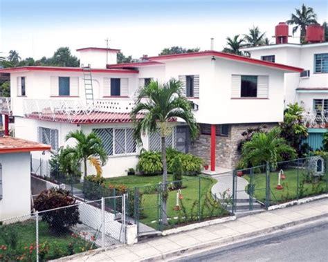 Un Oriental Asombrado En El Barrio De Nuevo Vedado Cubanet