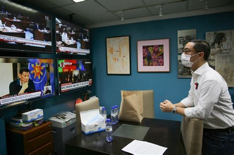 LOOK: ABS-CBN workers watch before Channel 2 goes off the air | ABS-CBN ...