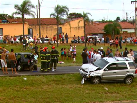 G1 Criança Fica Em Estado Grave Após Colisão Traseira Na Sp 310 Em