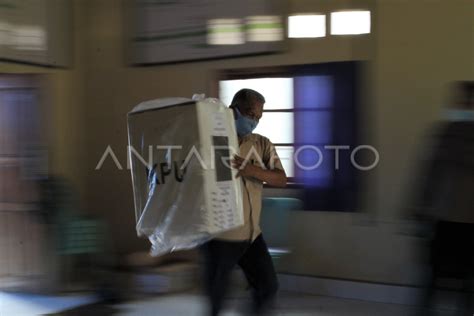 DISTRIBUSI LOGISTIK PILKADA DI KONAWE SELATAN ANTARA Foto