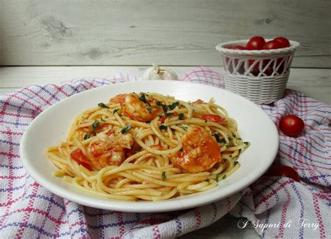 Spaghetti Con Gamberi E Pomodori Primo Piatto Di Mare