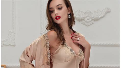 2019new Sexy Two Piece Pajamas Womens Sweet French Robes Satin Silk