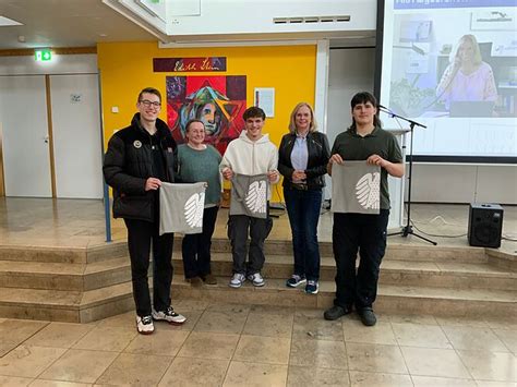 Lindholz Besucht Edith Stein Schule In Alzenau