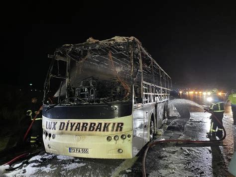 Alev Alan Yolcu Otob S Nden Son Anda Kurtuldular Metropol Medya