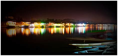 Dal lake at night looks like an equalizer with an awesome beat. Dal lake, Srinagar, 1900x900 (OC ...