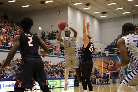 Eastern men’s basketball team beats Illinois – The Daily Eastern News