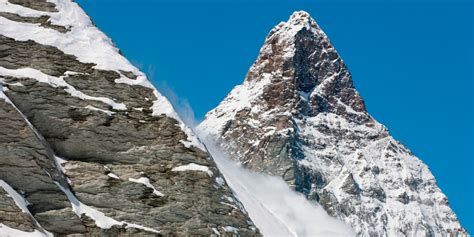 Suisse Deux Alpinistes Tu S Dans Une Chute De Plus De Mille M Tres