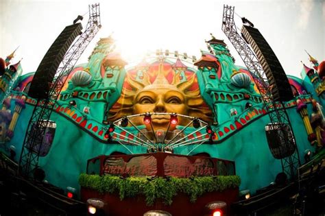 The Amazing Stage Designs of the Tomorrowland Music Festival ...