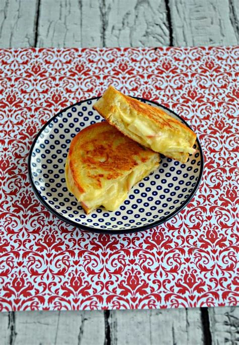 Apple Gouda Grilled Cheese Hezzi Ds Books And Cooks