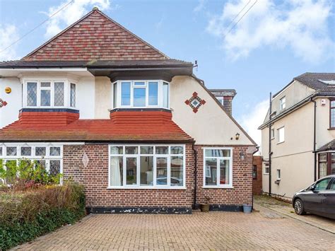 3 Bed Semi Detached House For Sale In Kenilworth Gardens Hornchurch